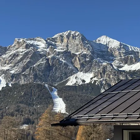 Casa Dolomiti, Panoramica E A Pochi Passi Dal Centro E Dalle Piste Da Sci Apartment *